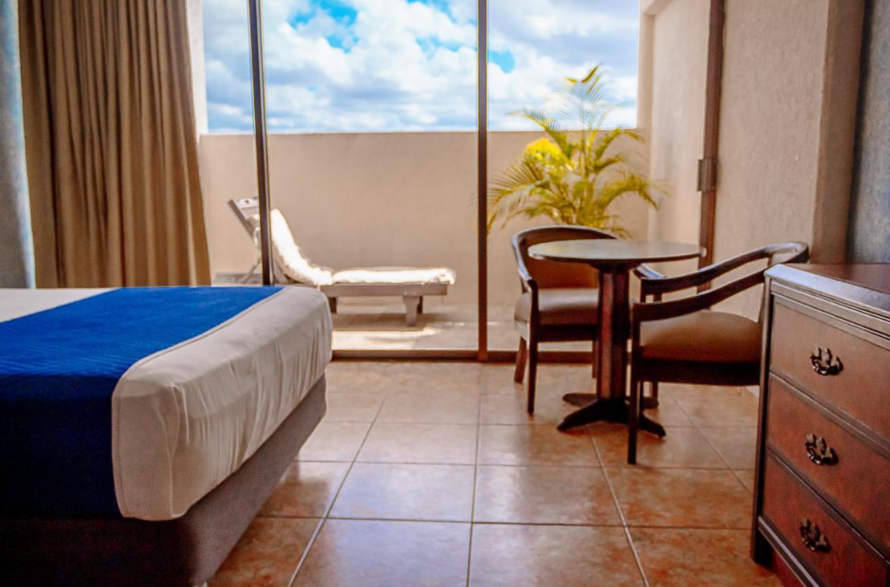Hotel Los Aluxes Mérida Extérieur photo